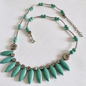 Vintage Southwestern Necklace with Faux Turquoise Fringe Design and Silver Beads and Links, Classic Turquoise Color and Southwestern Design