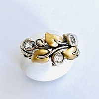 Barbara Bixby Art Nouveau Anello, foglie e viti con topazio bianco, argento sterling, oro 18K, bellissimo design di metalli misti e gemma