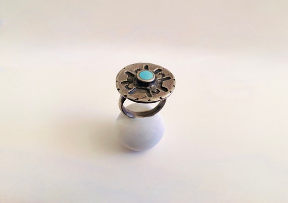 Vintage Native American Ring with Center Bezel Se… - image 9