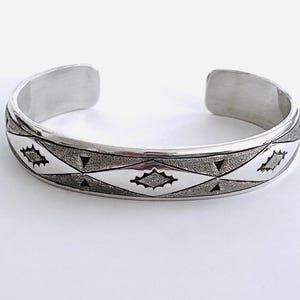 7 Inch Wrist Gil Smith Native American Navajo Monument Valley Inlay Sterling Silver Bracelet 7 Inch Wrist Gil Smith Native American Navajo Monument Valley Inlay Sterling Silver Bracelet