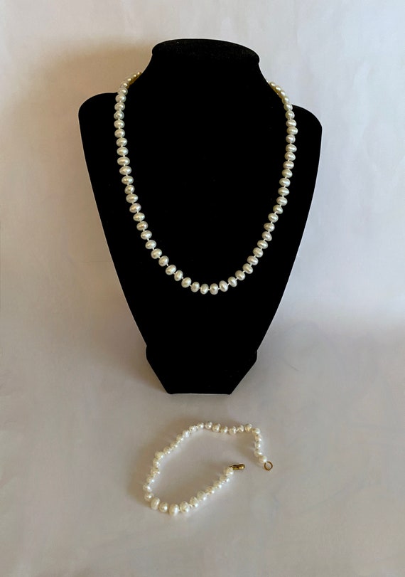 Classic and Lovely White Freshwater Pearls, 18" N… - image 1