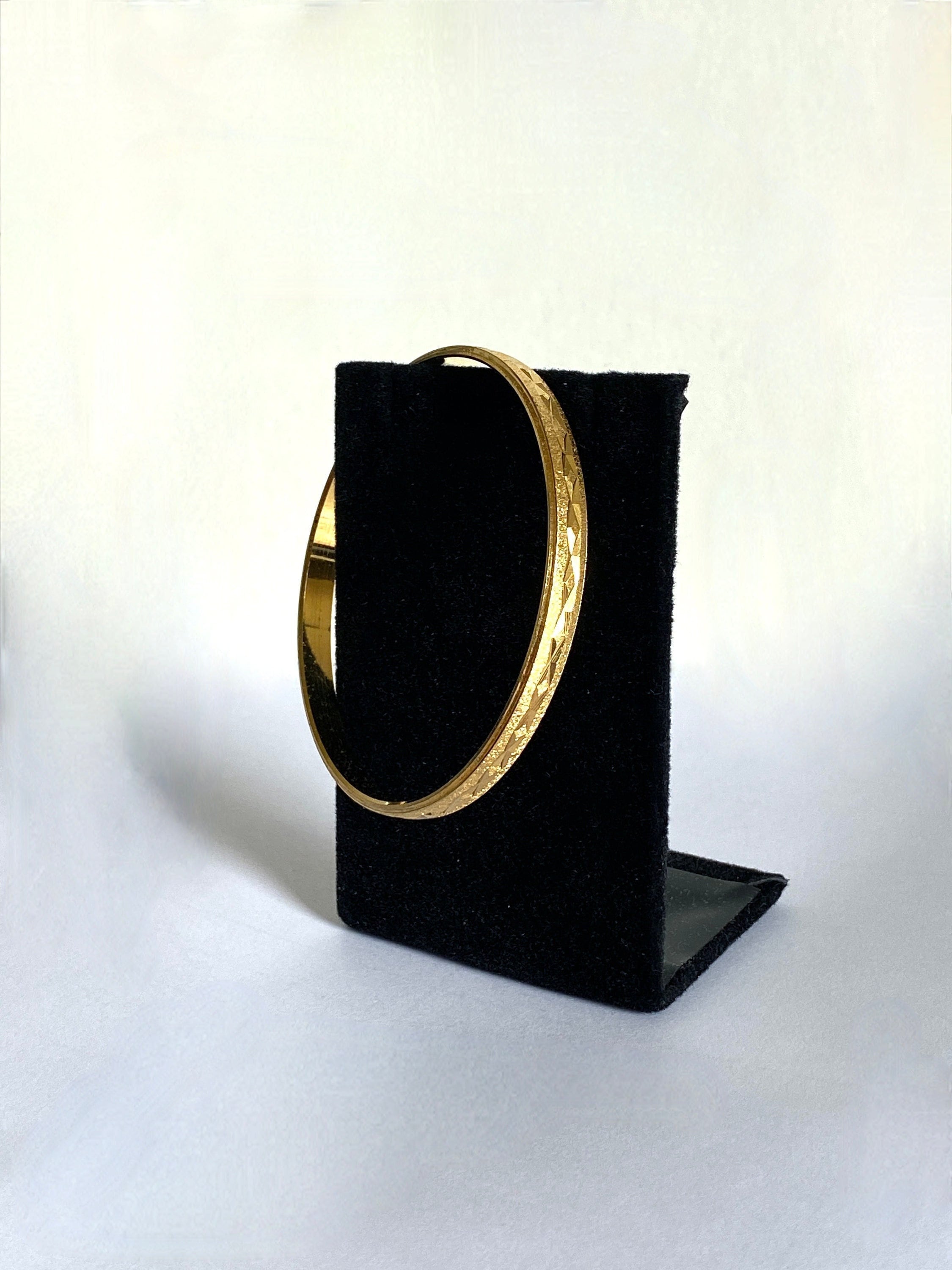 Vintage Trifari Stackable Diamond Cut Gold Tone Bangle Bracelet, Signed Trifari Classic Bangle, Stackable Bangle, Everyday Textured Bracelet