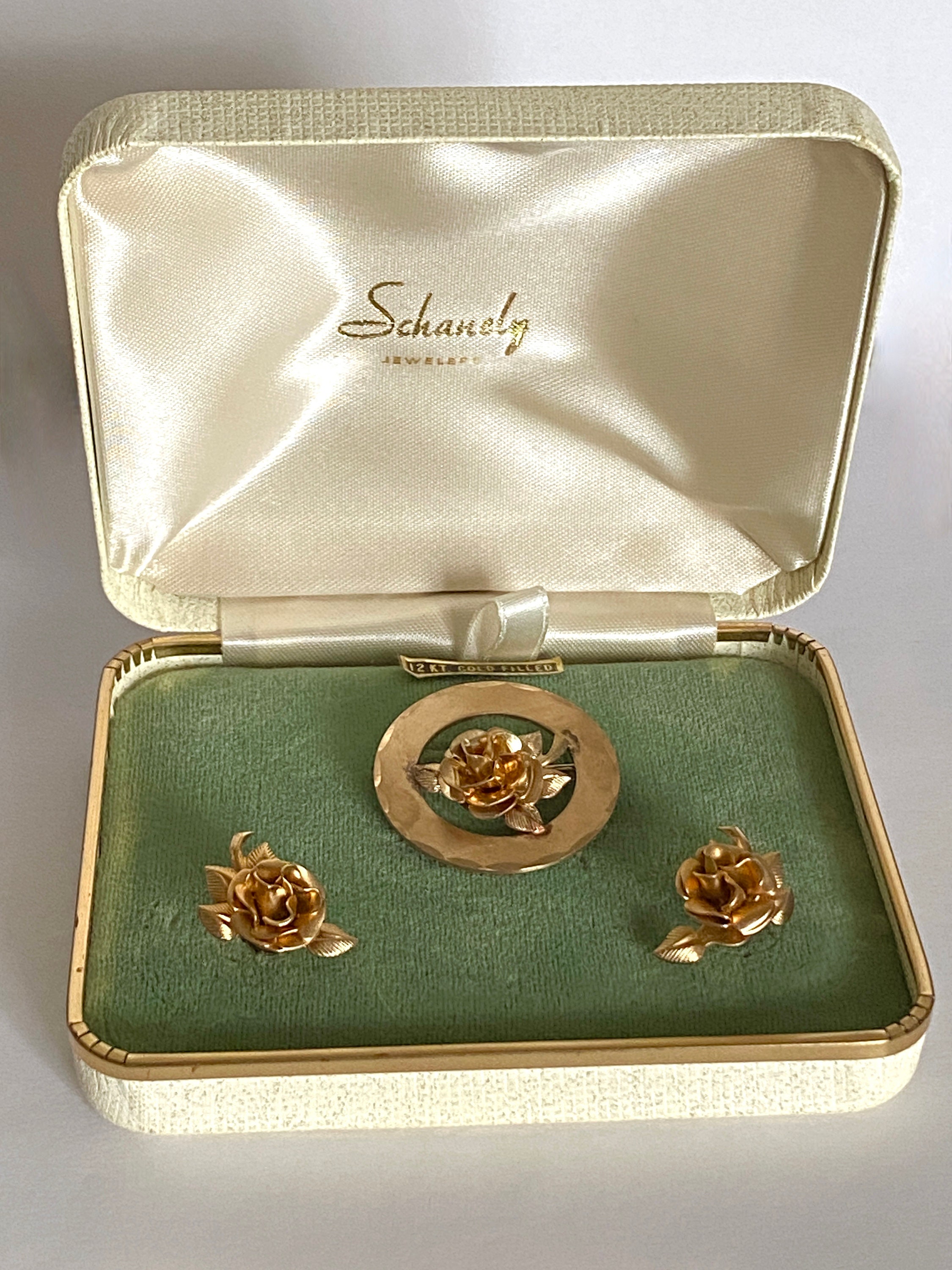 A&Z Classic Circle Brooch With Center Rose and Matching Rose