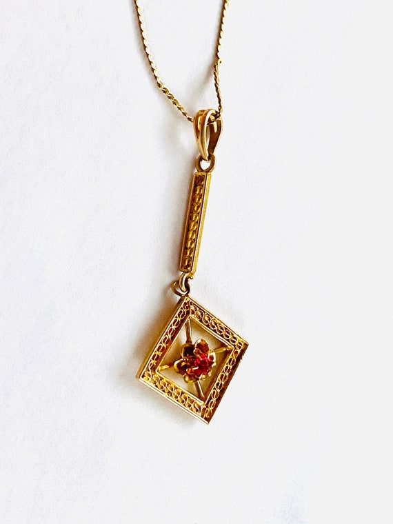 Art Deco Filigree Pendant Necklace in 14k Yellow G