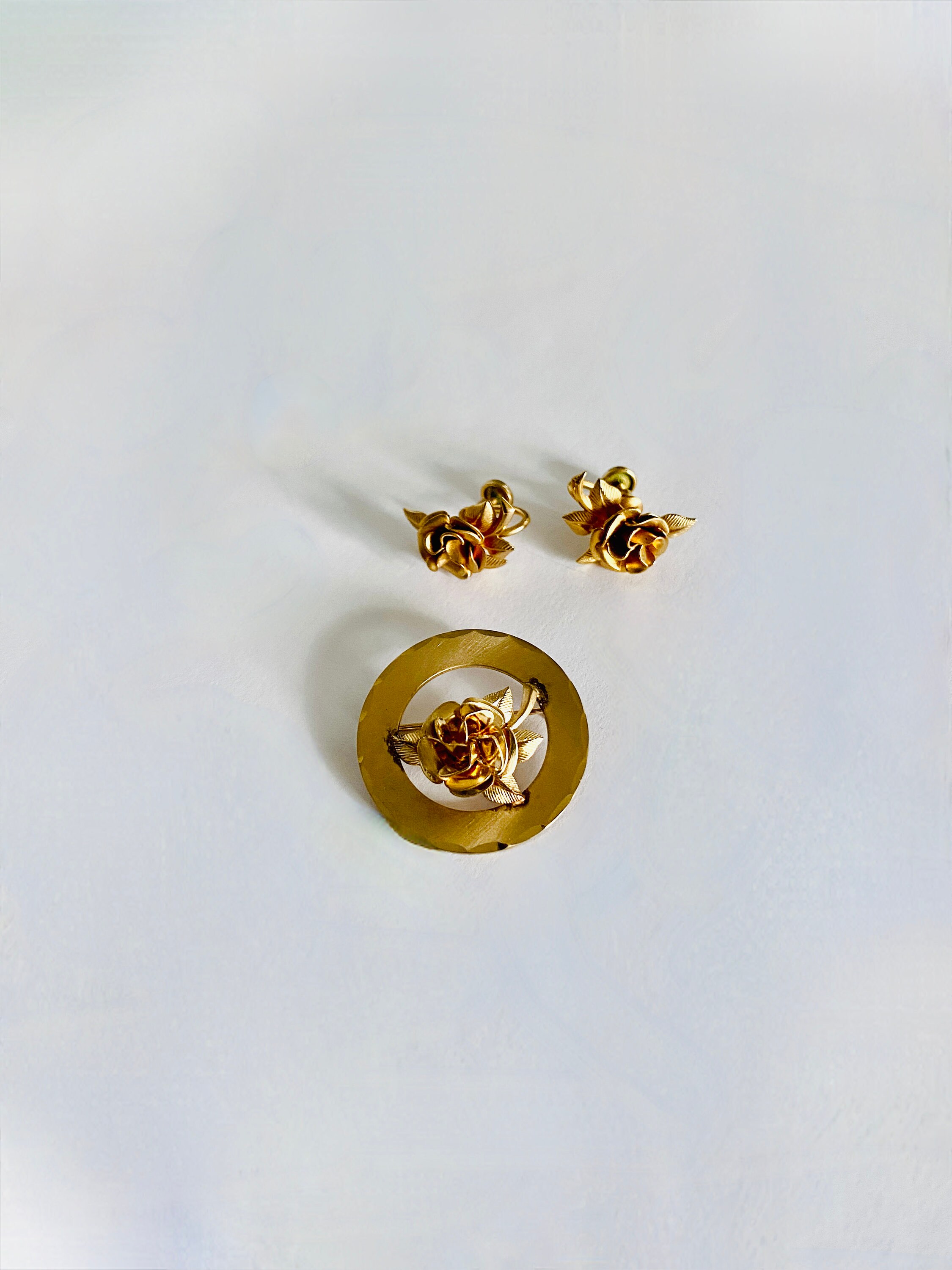 A&Z Classic Circle Brooch With Center Rose and Matching Rose