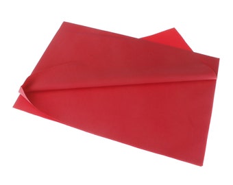 Puede incluir: Papel de seda rojo doblado por la mitad, mostrando el color rojo brillante.