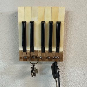 Piano Key Holder Wall Mount – Reclaimed Vintage Piano Keys – Music Lover Gift – Entryway Key Rack – Handmade Rustic Decor