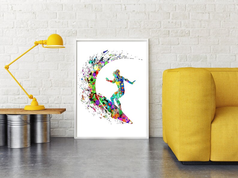 Puede incluir: Una pintura acuarela colorida de una persona surfeando en una ola. La pintura est&aacute; hecha en un estilo de salpicadura, con salpicaduras de color creando la ola y el surfista.