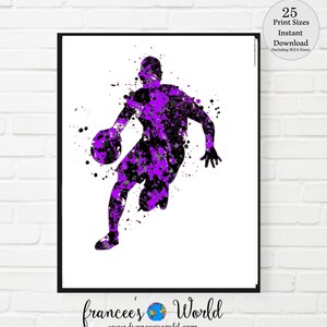 Peut inclure: Silhouette aquarelle d'un joueur de basket-ball dribblant le ballon, en violet et noir. Le joueur est en plein saut, les jambes pli&eacute;es et les bras tendus. L'arri&egrave;re-plan est blanc.