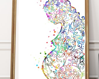 Op de afbeelding: Een kleurrijke aquarel-illustratie van een zwangere vrouw met een bloemenpatroon. De illustratie is in tinten roze, blauw, groen, geel en oranje.