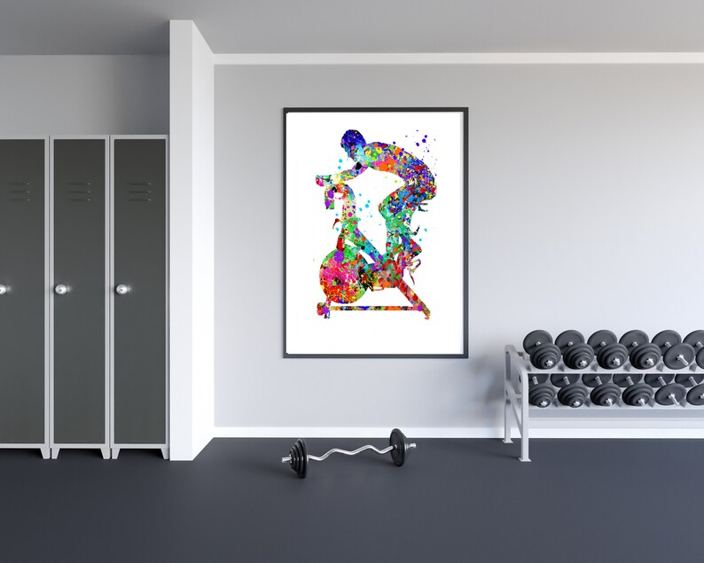 Peut inclure: Une peinture aquarelle color&eacute;e d'une personne faisant du v&eacute;lo d'appartement. La peinture est sur fond blanc et pr&eacute;sente des &eacute;claboussures de couleur dans les tons de bleu, vert, jaune, orange, rouge et violet.