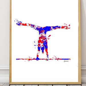 Op de afbeelding: Een aquarel van een turner die een handstand maakt op een horizontale balk. De turner is geschilderd in tinten rood, blauw en wit, wat een kleurrijk en dynamisch beeld cre&euml;ert.