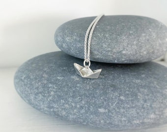 ORIGAMI BOAT | Necklace in Silver