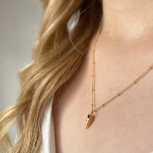 POINTED DUNE | Shell Necklace in Gold Vermeil
