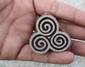 Timbro celtico, timbro in tessuto, stampa su blocco di legno, blocco di legno per sapone Triskele, timbro in legno fatto a mano, blocco di stampa a spirale, blocco da parete tessile indiano