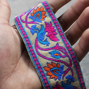 Renda jacquard floral rosa multicolorida, acabamento em renda arco-íris dourada por metro, acabamento em renda indiana com fita de seda, acabamento em renda com bordados