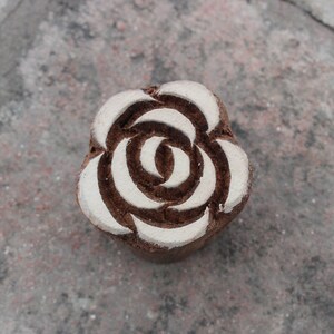Rosen-Block-Druck-Stempel, handgeschnitzter Holzstempel, Holzblockstempel, Schnitzblockstempel, Blumenblock-Stempel zum Drucken von Blumenseifenherstellungsstempel
