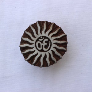 Timbro in tessuto Aum, timbro intagliato, timbro in tessuto Sun, timbro intagliato, blocco tessile per la stampa, timbro di sapone spirituale, blocco di stampa in legno Mandala