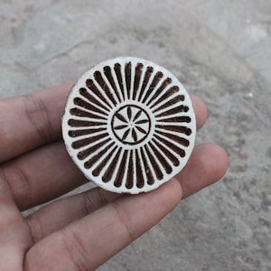 Bloque de impresión de madera indio con mandala redondo: sello pequeño tallado a mano, sello de cerámica floral para arcilla, sello textil, etiqueta de sello de tela