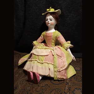 Replica. Wooden dolls. Pandora. Queen Hanna. Twelve inches.