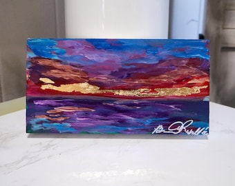 Origineel schilderij van een zonsondergang met zeegezicht, miniatuurkunstwerk met bladgoud, paarsblauwe oceaan, iriserende acrylverf op PVC, 7 x 3,5 inch