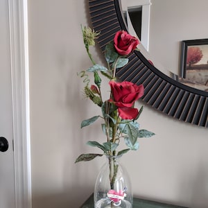 Red Silk Rose Vase Arrangement: Mom Heart Glass Vase Centerpiece