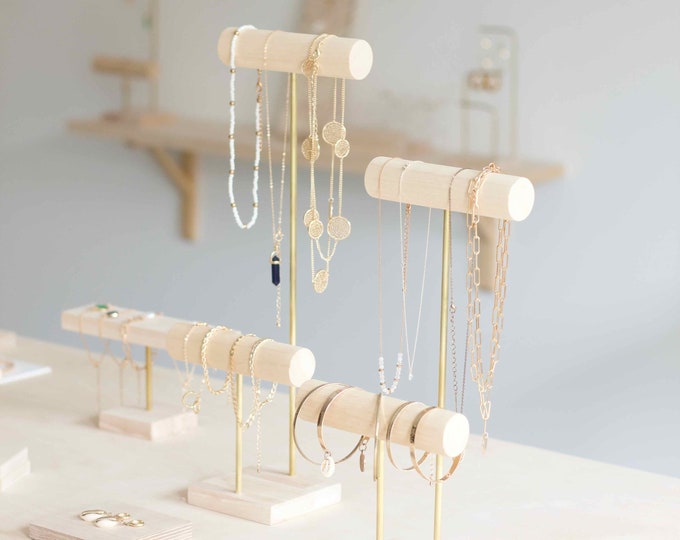 NECKLACE DISPLAY