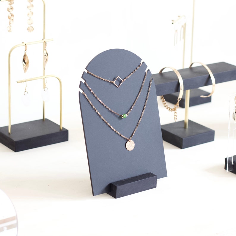Presentoir a pendentifs et colliers en bois ROMY, organisateur de bijoux pour professionnels image 4