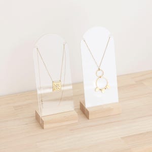 AMELIA Pendant Display for Necklace, Necklace Holder for stores, Necklace display stand, Bust display stand, Acrylic and wood