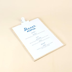 Suporte de cardápio de madeira A4 personalizável | Exposição de mesa de restaurante | Cardápio de Casamento com Logotipo Gravado - Modelo LIAM