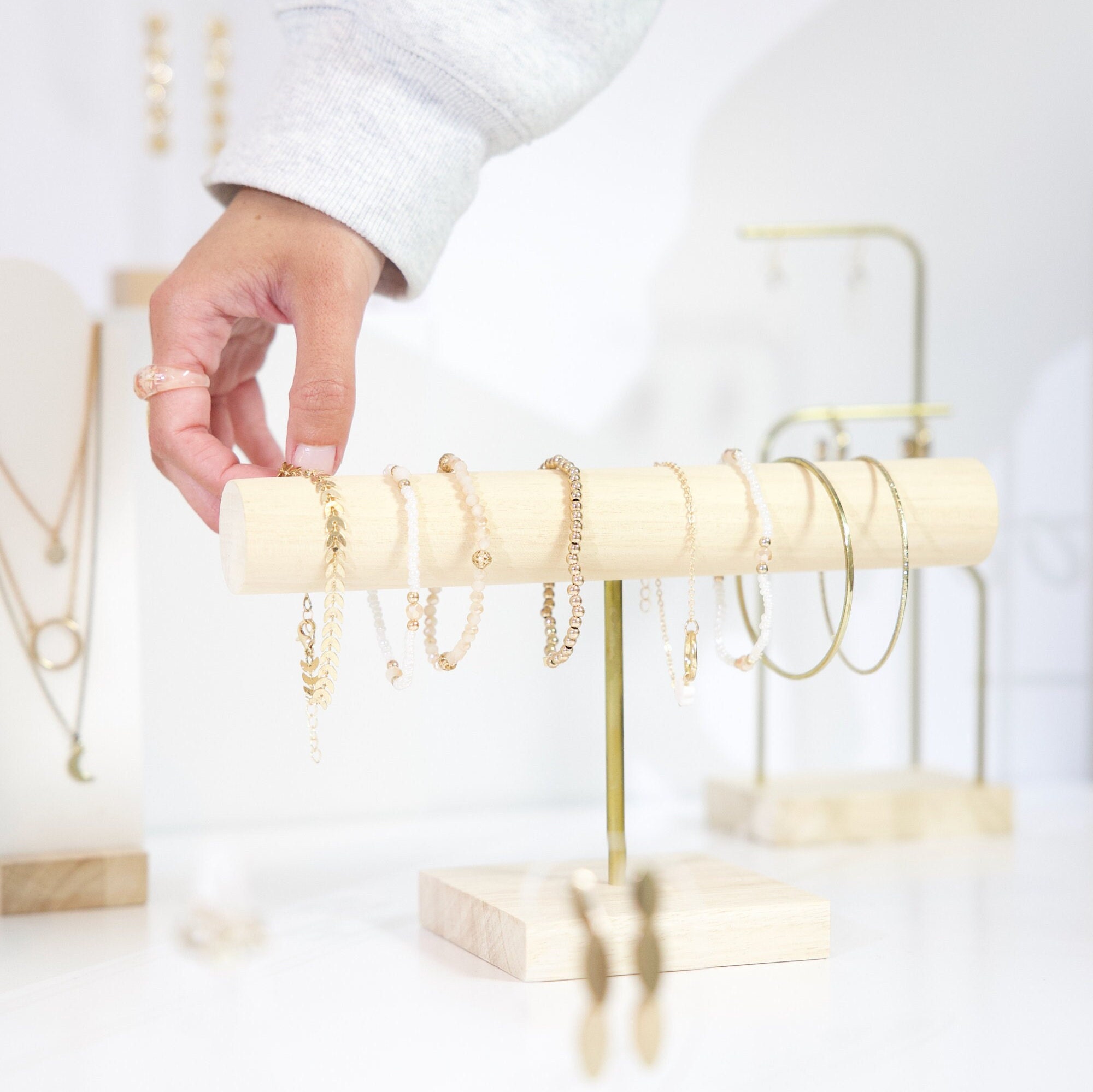 Cheap jewelry best sale stand