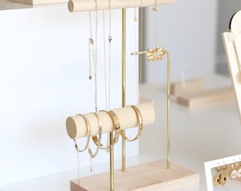 LINDA Schmuckständer - Holz & Goldmessing, Aufbewahrung für Halsketten, Armbänder, Ohrringe, Boutique Organizer