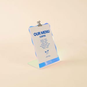 Présentoir A6 Transparent FRED, Chevalet Ondulé Holographique avec Pince Métallique pour Cartes, Flyers, Menus et Photos