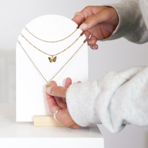 Presentoir a pendentifs et colliers en bois ROMY, organisateur de bijoux pour professionnels image 5