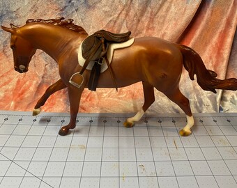 1:9  scale Brown leather english jumping saddle for traditional scale  breyer model
