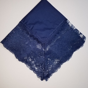 Schöner Marine-Blauer Kirche-Loop-Schal mit Marine-Spitze