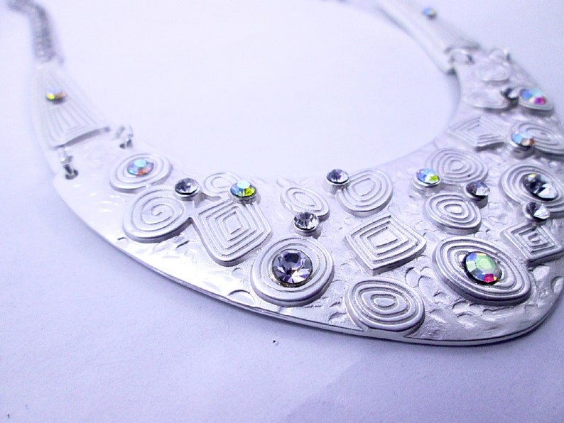 Silver Metal Statement Bib Necklace Iridescent Geometric Art Deco Necklace Bib Collar Fashion Necklace Wedding Jewelry Bridal Bib Necklace