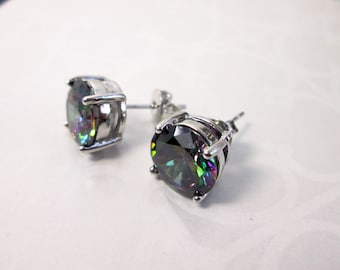 Orecchini a bottone con topazio mistico, orecchini mistici, orecchini con topazio arcobaleno, borchie con topazio mistico, orecchini da sposa, orecchini in oro bianco placcato.