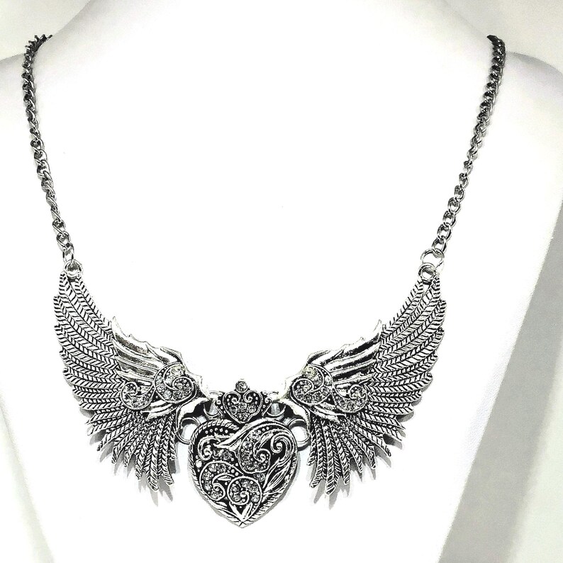 fairy wings with heart necklace, silver color.