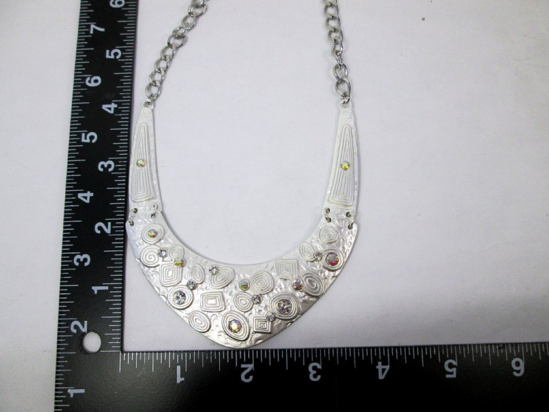 Silver Metal Statement Bib Necklace Iridescent Geometric Art Deco Necklace Bib Collar Fashion Necklace Wedding Jewelry Bridal Bib Necklace