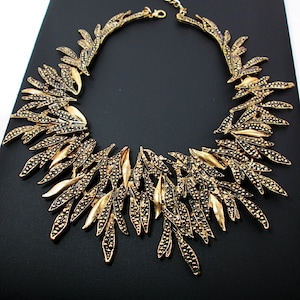 Antique gold leaf wreath necklace, metal leaf garland choker bib necklace, metal wreath necklace, Vintage Inspired leaf cascading necklace