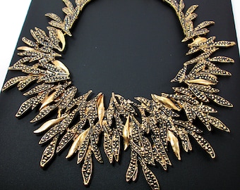 Antique gold leaf wreath necklace, metal leaf garland choker bib necklace, metal wreath necklace, Vintage Inspired leaf cascading necklace