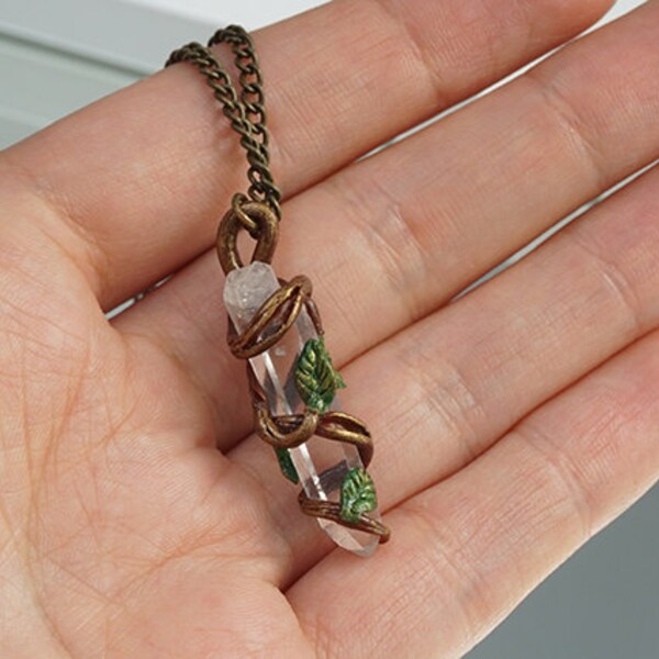 Elven Necklace, Raw Quartz Necklace, Crystal Necklace, Quartz Point Pendant, Clear Quartz Necklace, Crystal Point Necklace, Healing Crystal