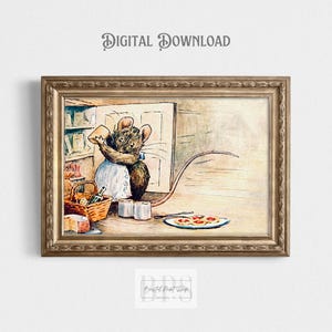 Pode incluir: Uma ilustração vintage de um rato segurando um pedaço de queijo em um ambiente de cozinha. O rato está usando um avental branco e uma gravata borboleta azul. Há outros alimentos na mesa, incluindo um prato de biscoitos e uma cesta de pão.