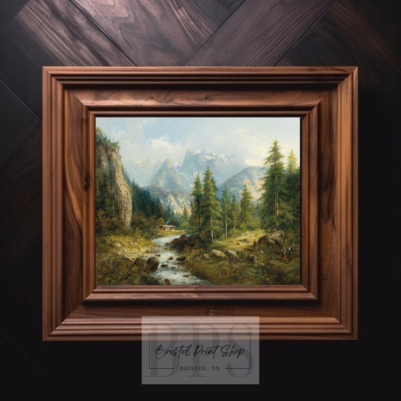 Pu&ograve; includere: Dipinto di paesaggio incorniciato raffigurante una scena di montagna con un fiume, alberi e una piccola baita. L'opera &egrave; racchiusa in una cornice di legno marrone scuro. Il dipinto presenta una dettagliata raffigurazione della natura.