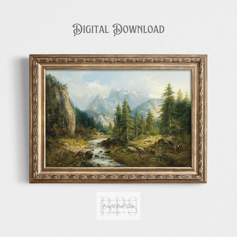Pu&ograve; includere: Dipinto di paesaggio incorniciato con una scena di montagna con un fiume, alberi e una piccola baita. L'opera d'arte &egrave; in una cornice dorata ornata. Il testo "DIGITAL DOWNLOAD" &egrave; in alto.