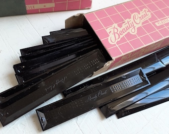 Vintage 1950er Jahre Kunststofffliesen - Raven Black Beauty Crest - Bullnose Cap und Bleistiftstreifen