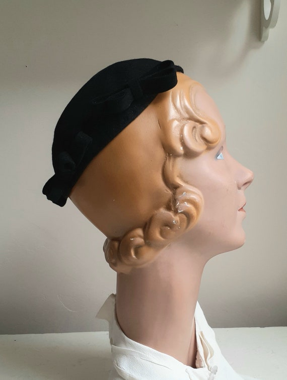 Vintage 1930's Loop Bows Calot Hat, Black Felt, L… - image 4