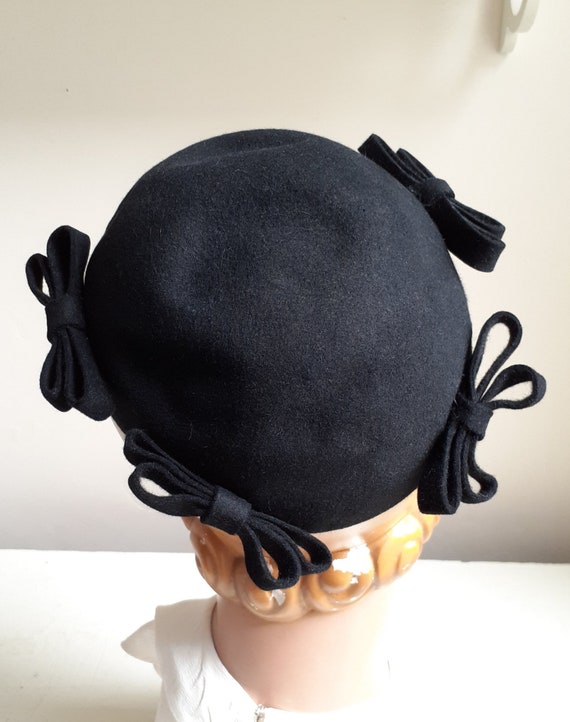 Vintage 1930's Loop Bows Calot Hat, Black Felt, L… - image 6
