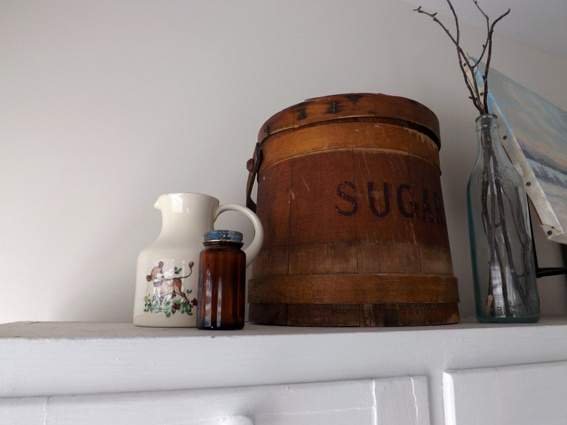 display kitchen decor vintage dining room Hazel-Atlas brown glass shaker with blue tin top serving small pantry decoration farmhouse